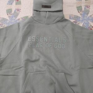 MEN'S FEAR OF GOD ESSENTIAL HOODIE